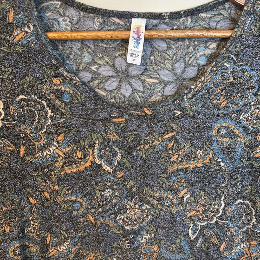 LuLaRoe T-shirt size XS (runs big!)